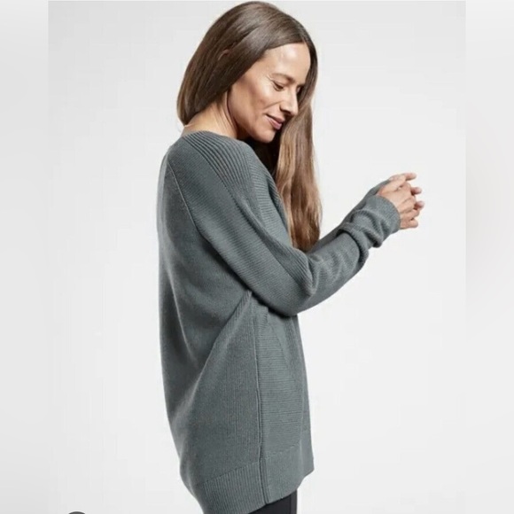 NWT Athleta Hanover V Neck Sweater Size XS Mist Grey - Picture 2 of 11